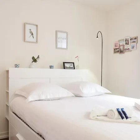 Apartment Charming Flat In A Calm Street At The Historic Heart Of - Welkeys *