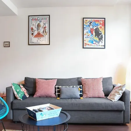 Charming Flat In A Calm Street At The Historic Heart Of - Welkeys *